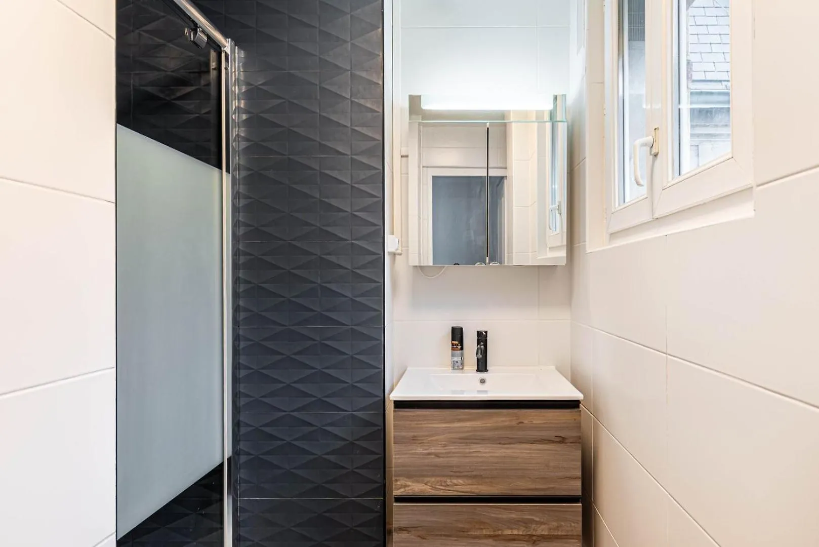 Guestready - High-Rise Haven Near Sacre-Coeur Apartamento Paris França